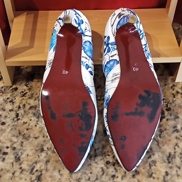 Lady's High Heels. Pointed Toe. Flower and Butterflies Pattern. Very Clean. - Picture 5 of 16